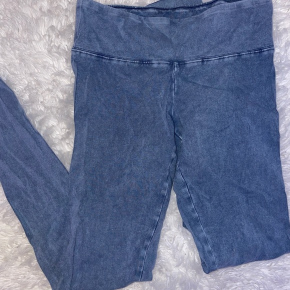 Aritzia Pants - Aritzia TNA leggings